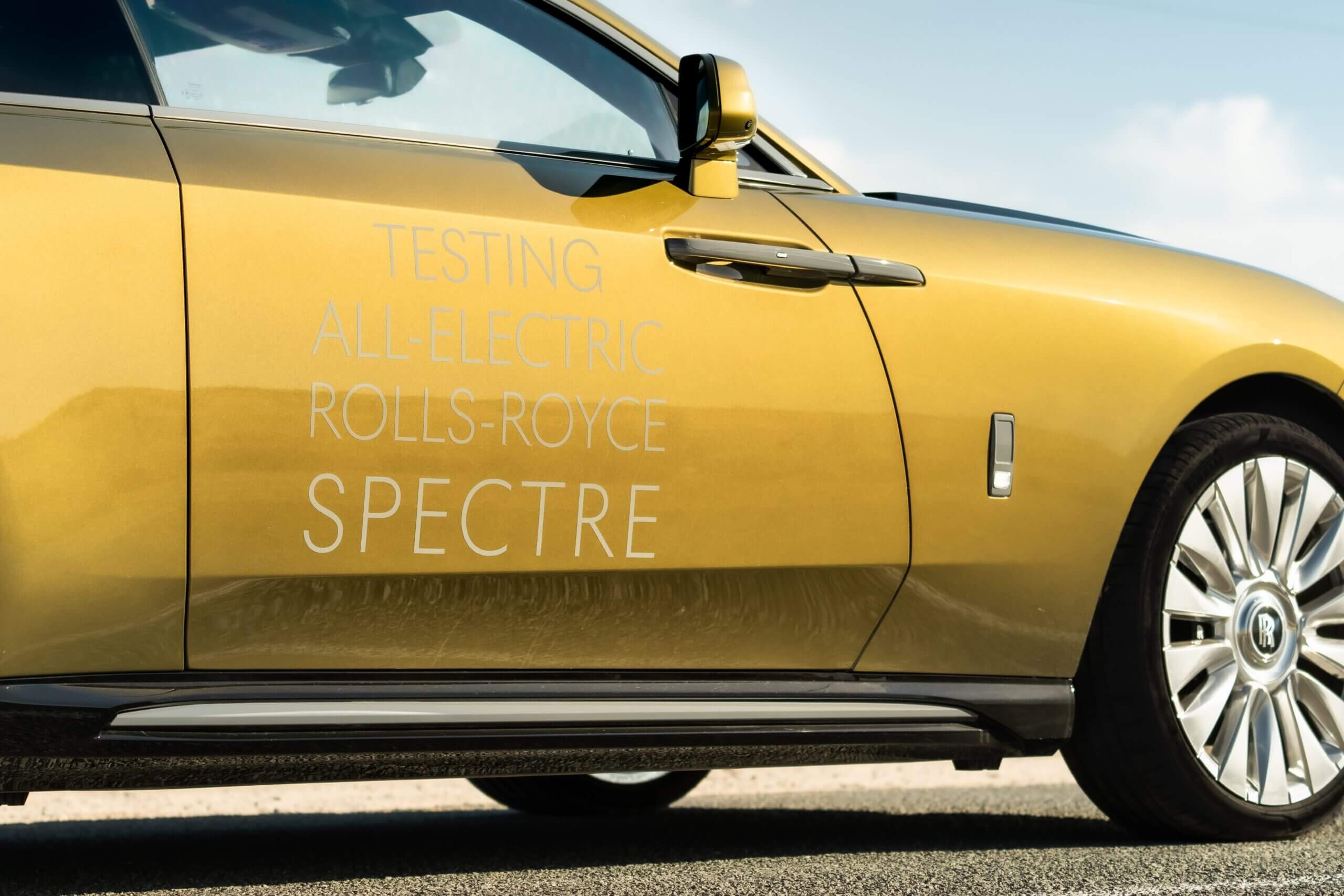 Spectre цены. Rolls Royce Spectre Price. RLS Roys Spectr. Роллс Ройс спектр 2022. Rolls Royce 2023.