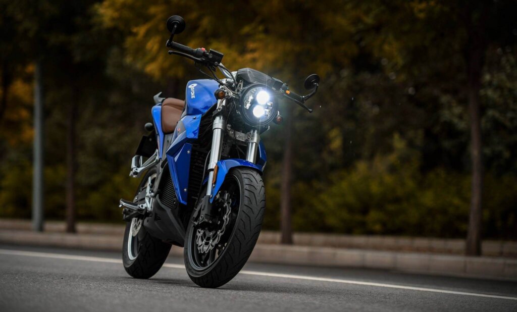https://electriccarfinder.com/longest-range-electric-motorcycles-usa/